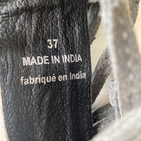 Free People Charcoal Grey Suede
Bohemian Sun Seeker Sandals Size 37 EUC - Picture 12 of 13